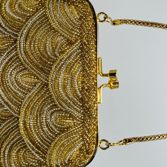 Vintage Scalloped,Gold, Beaded Snap close Purse, W/Box Chain - Picture 3 of 10